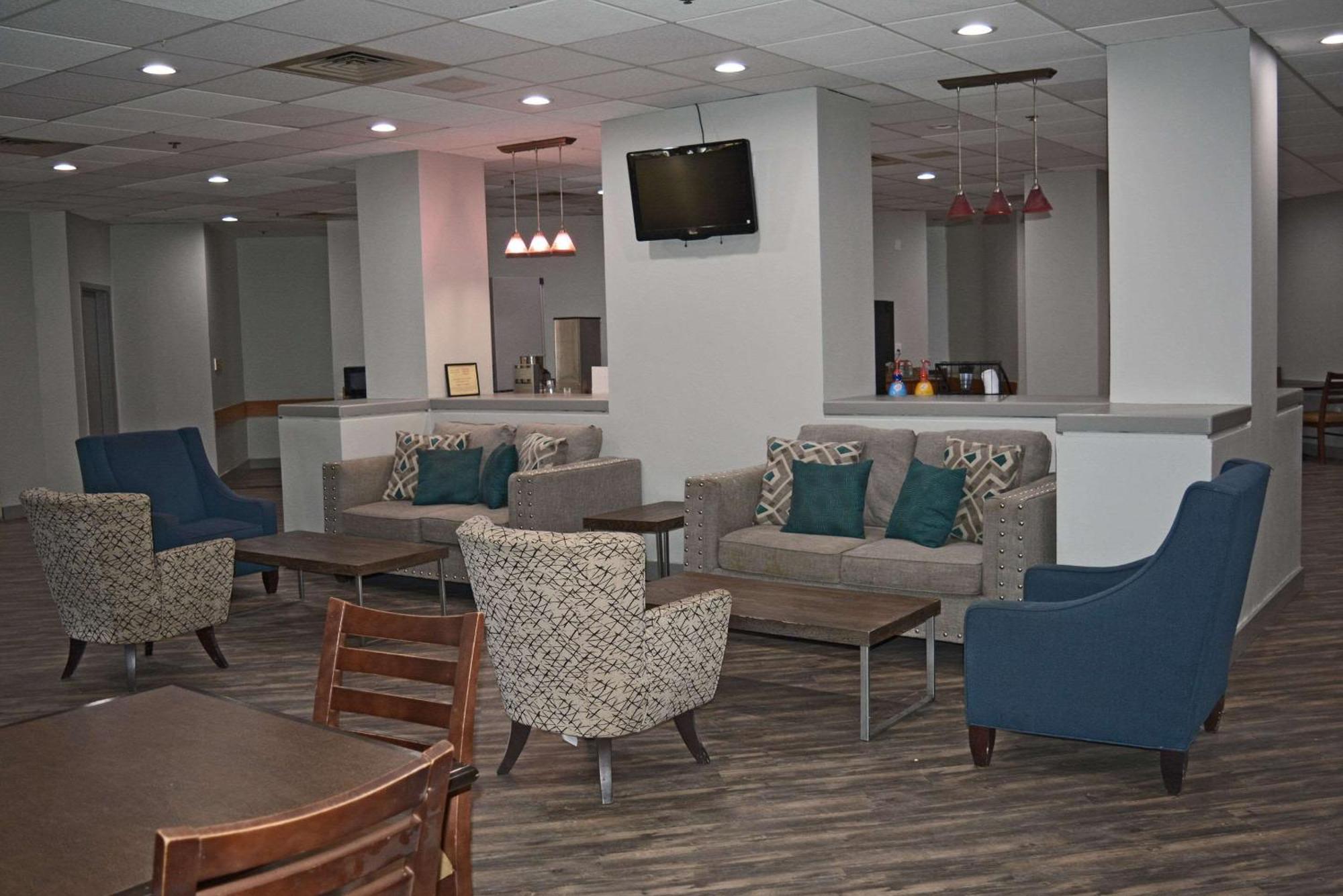 Quality Inn & Suites East Syracuse - Carrier Circle Exterior photo